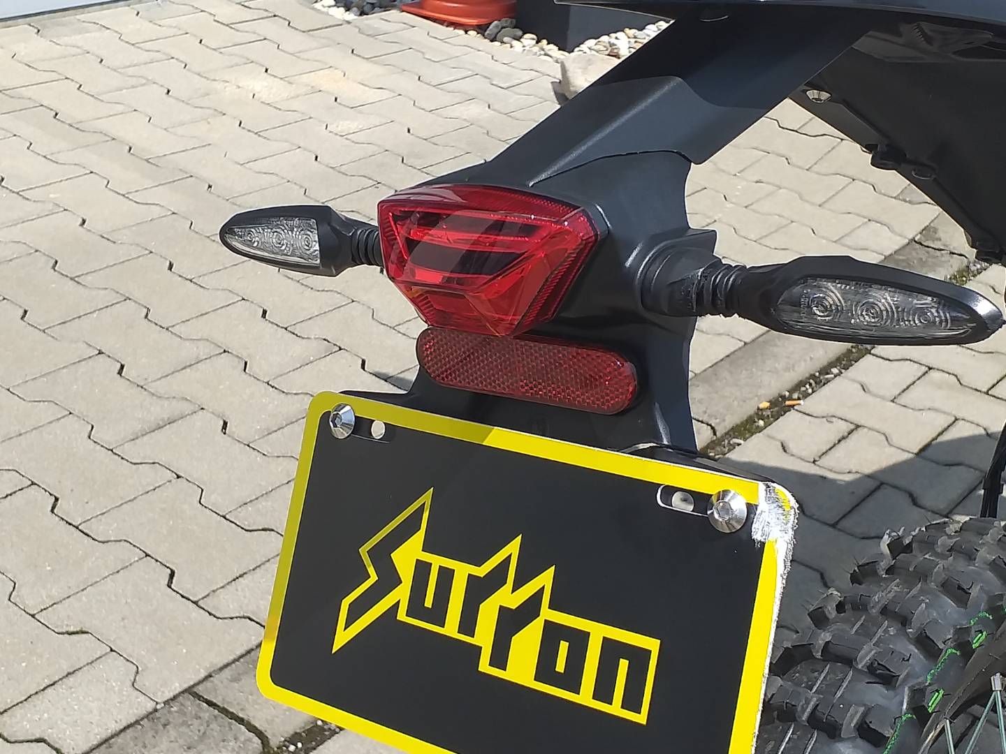 Sur - Ron Ultra Bee Demo motocykel – Obrázok 10