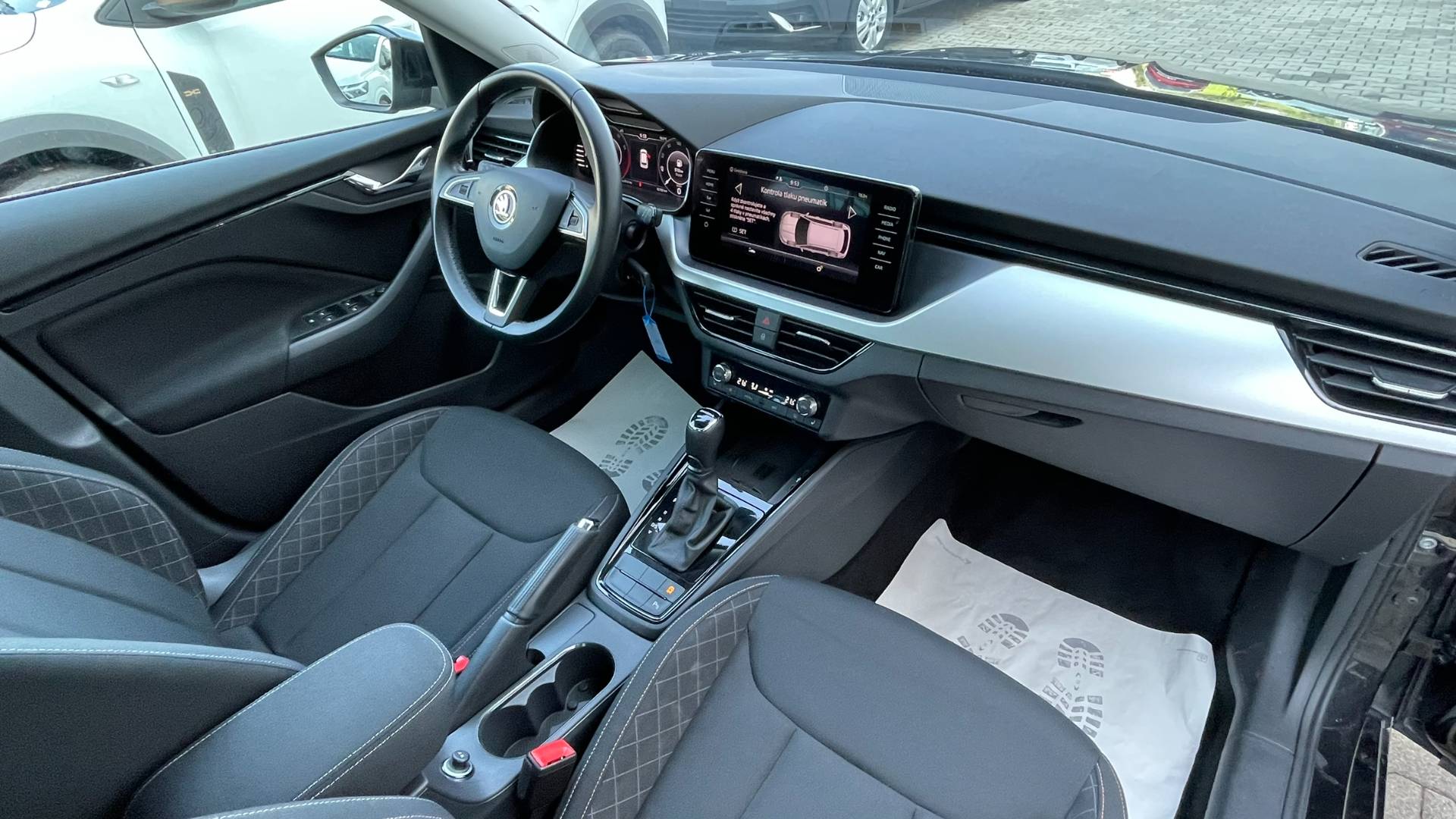Škoda Kamiq 1,5 TSI DSG, Kamera – Obrázok 12