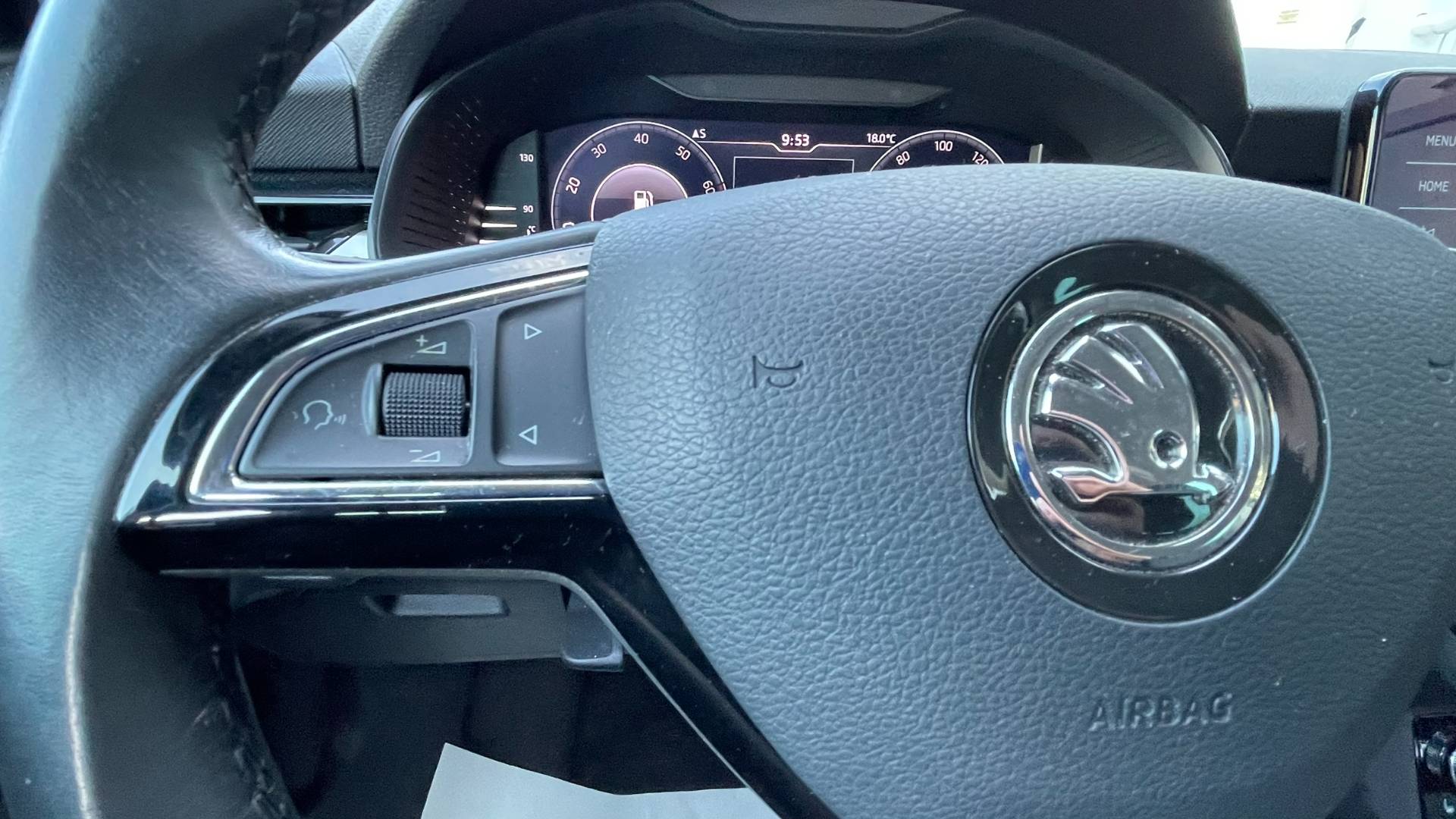 Škoda Kamiq 1,5 TSI DSG, Kamera – Obrázok 15