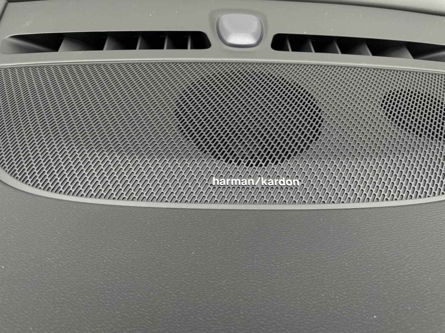 Volvo XC40 2.0 SOV B3 mHEV Plus A/T sov – Obrázok 10