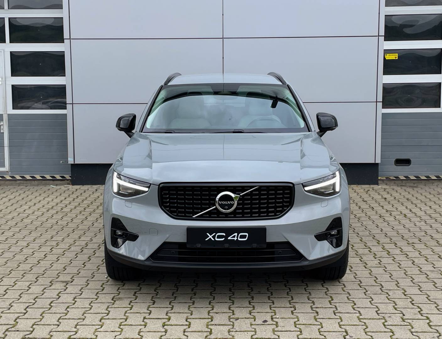Volvo XC40 2.0 SOV B3 mHEV Plus A/T sov – Obrázok 2