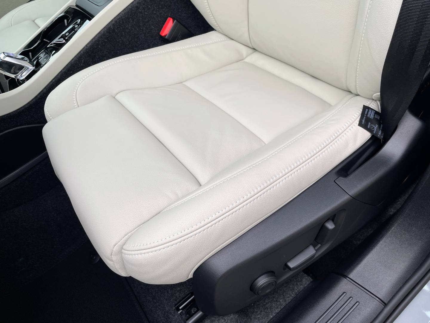 Volvo XC40 2.0 SOV B3 mHEV Plus A/T sov – Obrázok 7