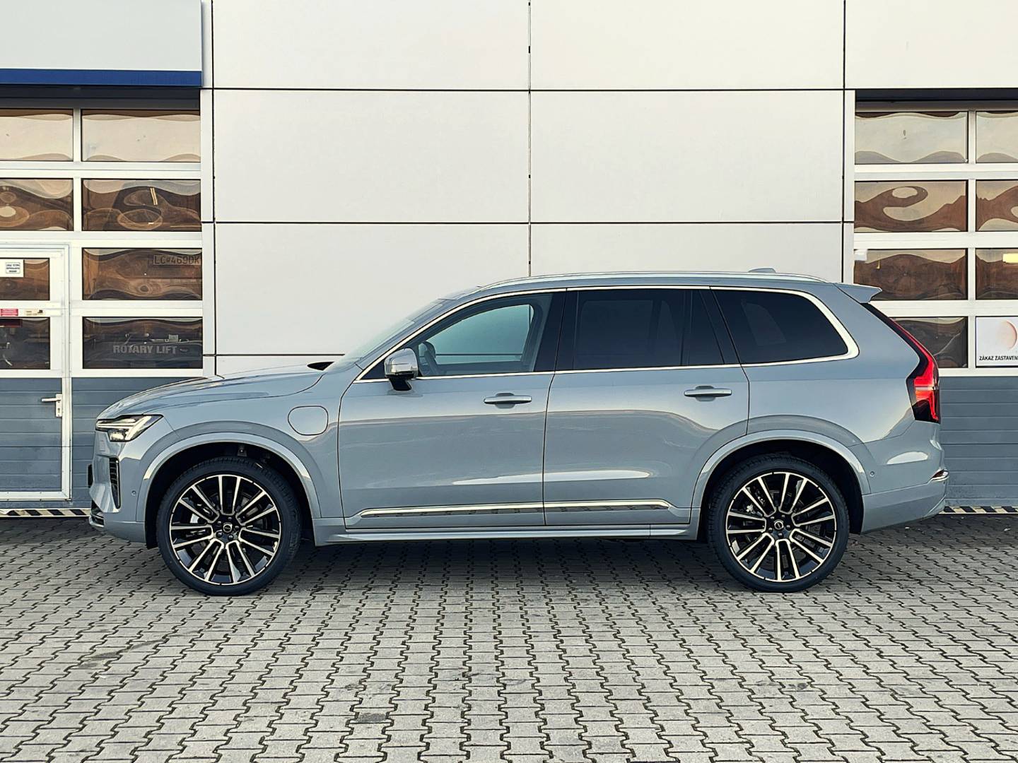 Volvo XC90 T8 Plus Bright eAWD A/T – Obrázok 3