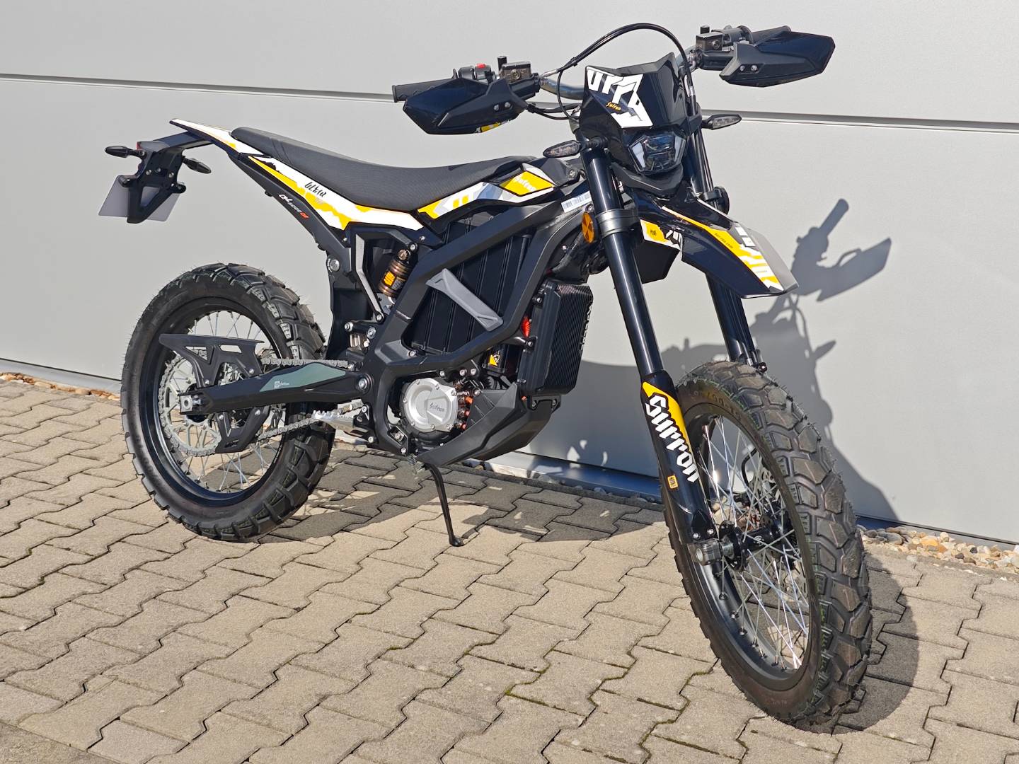 Sur - Ron Ultra Bee R – Obrázok 2