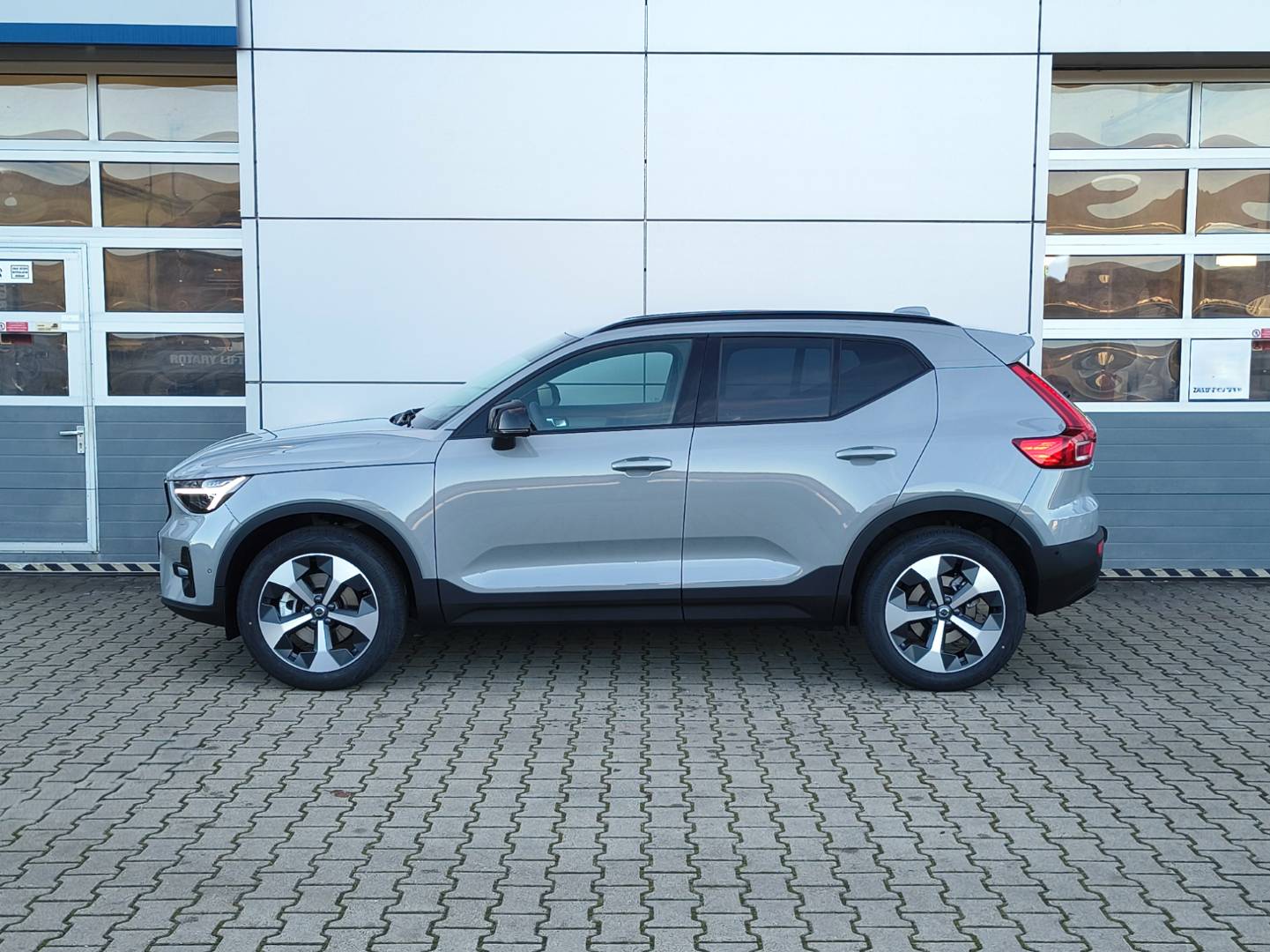 Volvo XC40 2.0 B3 mHEV Plus A/T ren – Obrázok 3