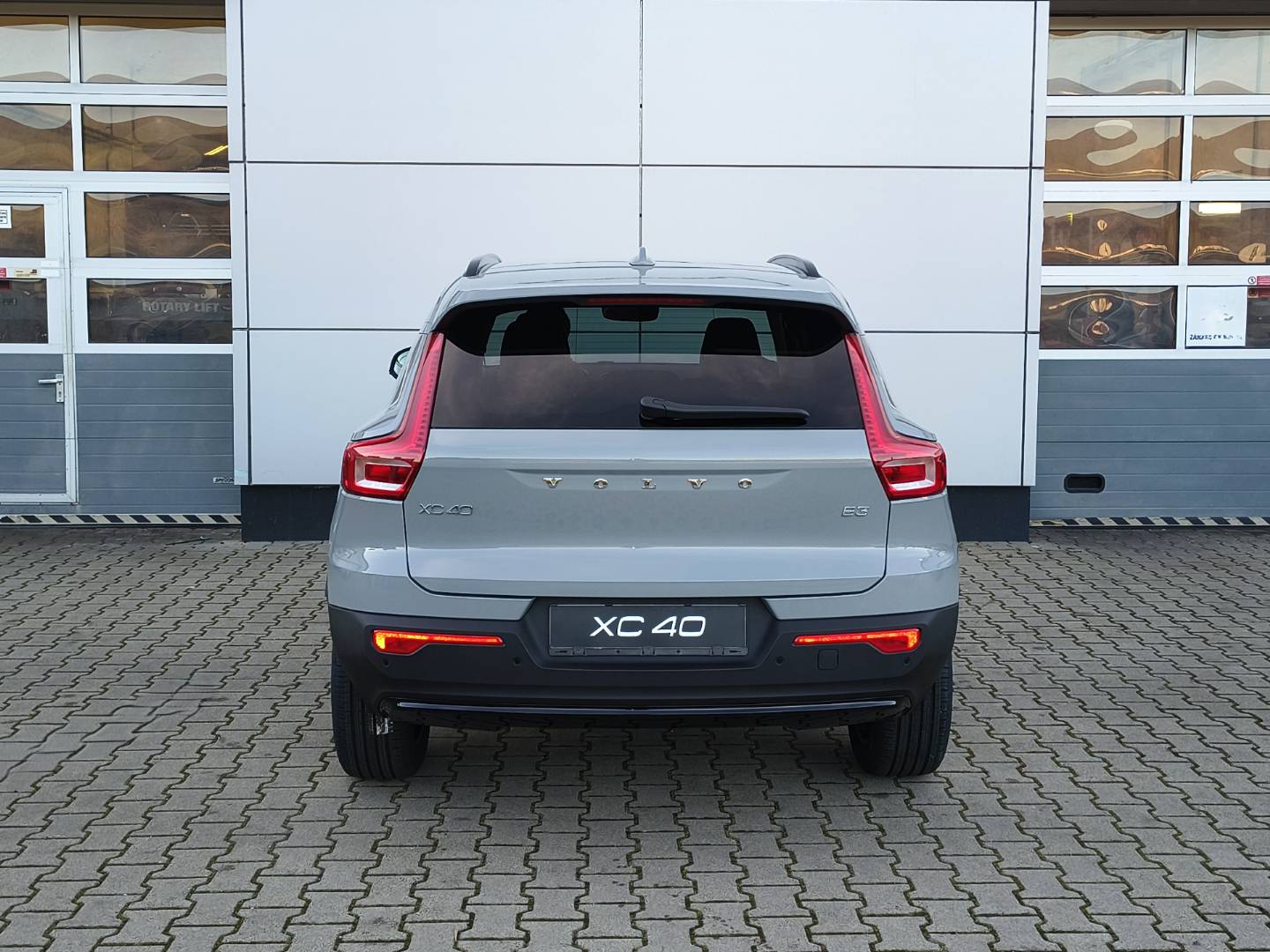 Volvo XC40 2.0 B3 mHEV Plus A/T ren – Obrázok 4