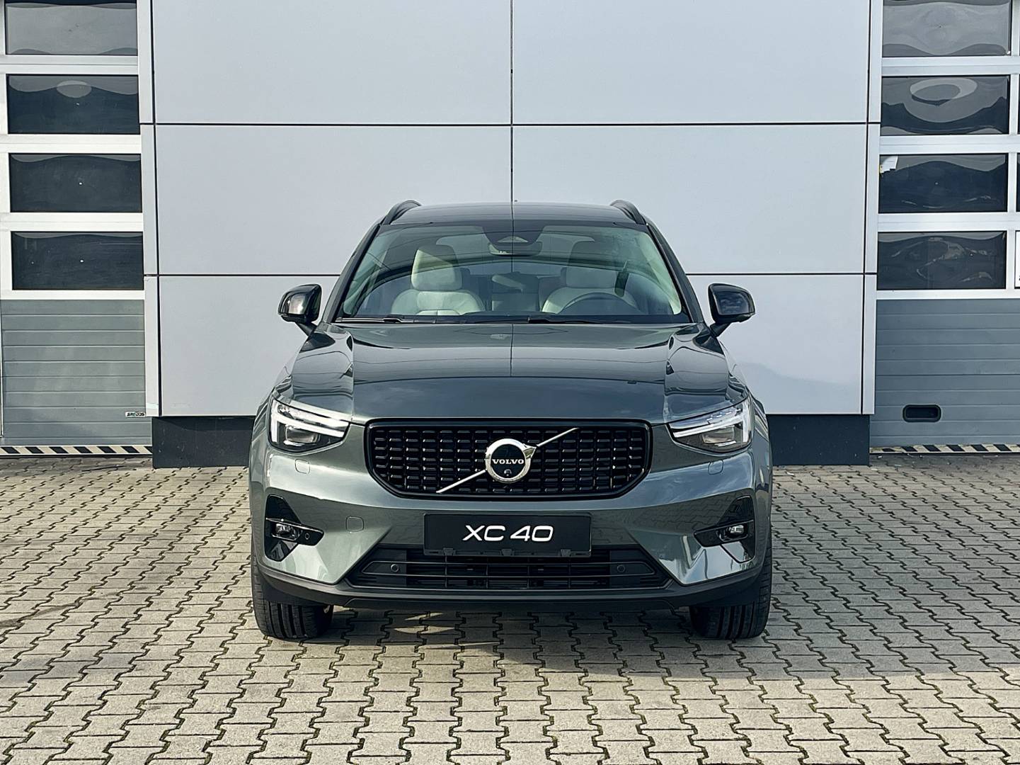 Volvo XC40 2.0 B3 mHEV Plus A/T – Obrázok 2
