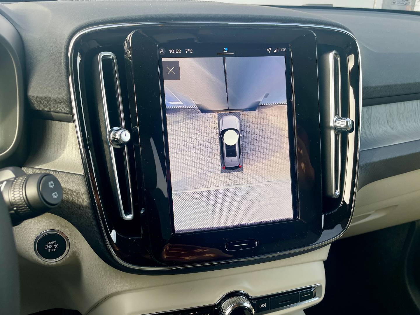 Volvo XC40 2.0 B3 mHEV Plus A/T – Obrázok 8