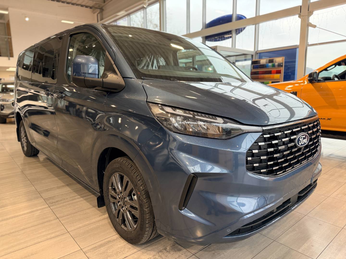 Ford Tourneo Custom 2.0 TDCi EcoBlue Titanium L2 A/T AWD – Obrázok 3