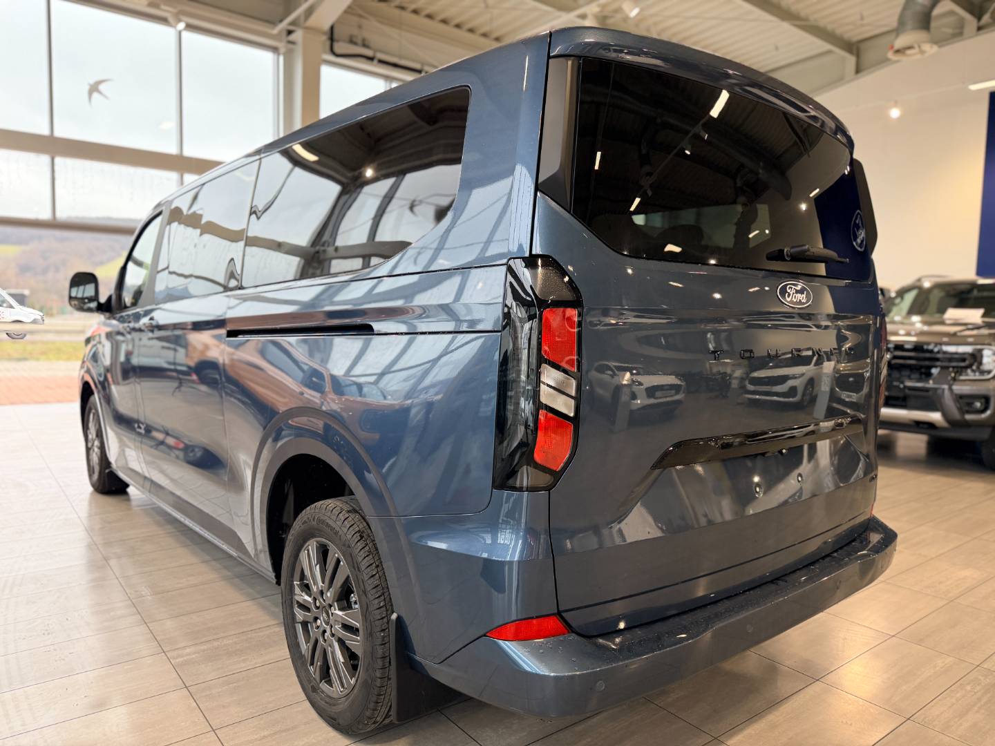 Ford Tourneo Custom 2.0 TDCi EcoBlue Titanium L2 A/T AWD – Obrázok 6