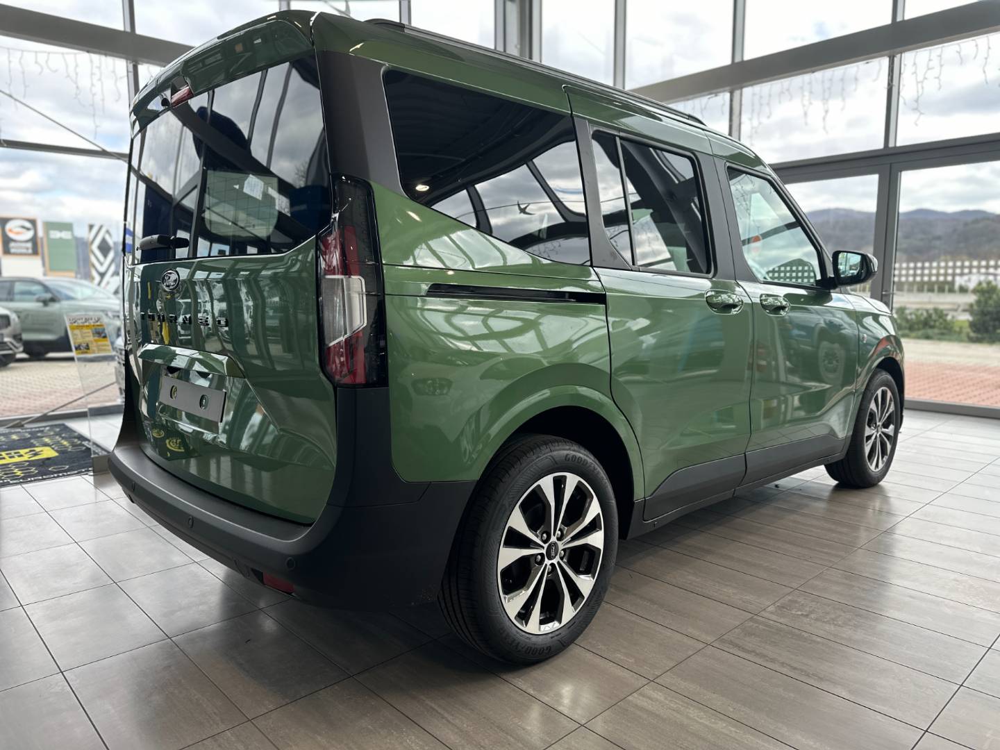 Ford Tourneo Courier 1.0 EcoBoost 125k A7 (92kW) – Obrázok 4