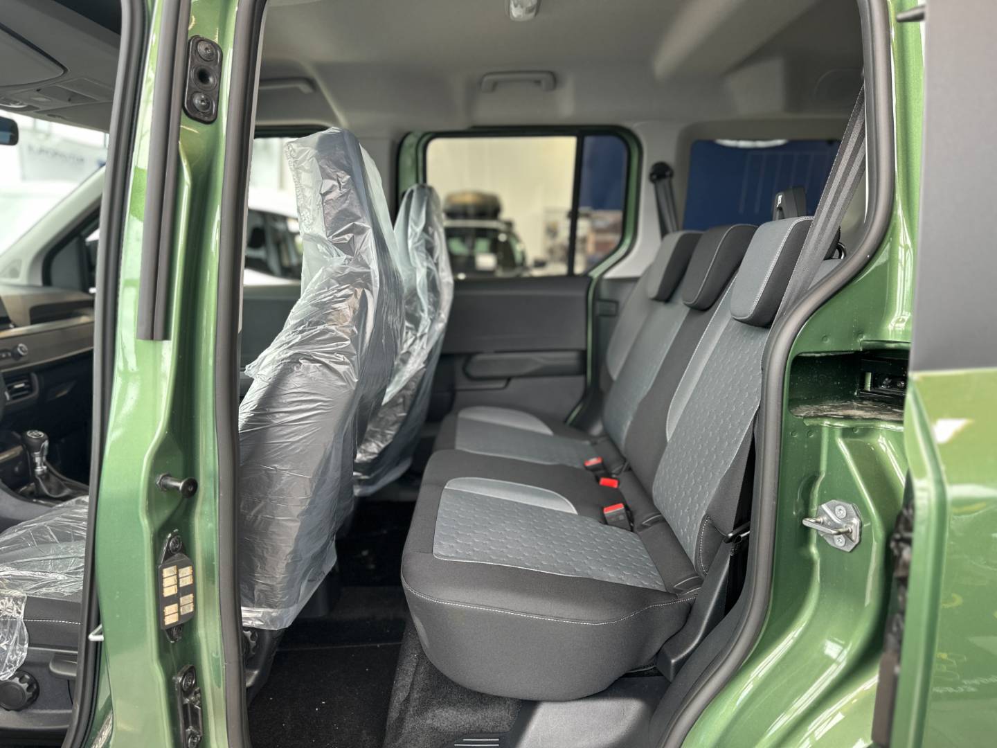 Ford Tourneo Courier 1.0 EcoBoost 125k A7 (92kW) – Obrázok 8