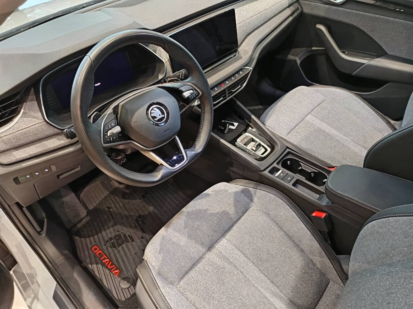 Škoda Octavia Combi Top Selection 2,0 TDI 110 KW DSG – Obrázok 16