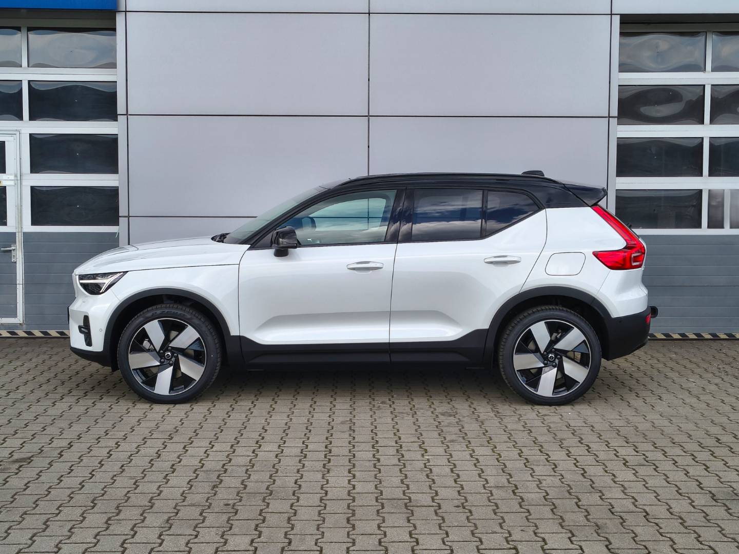 Volvo EX40 ULTRA Twin Motor AWD 4x4 – Obrázok 3