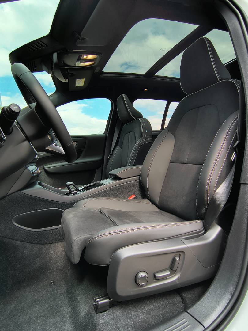 Volvo EX40 ULTRA Twin Motor AWD 4x4 – Obrázok 6