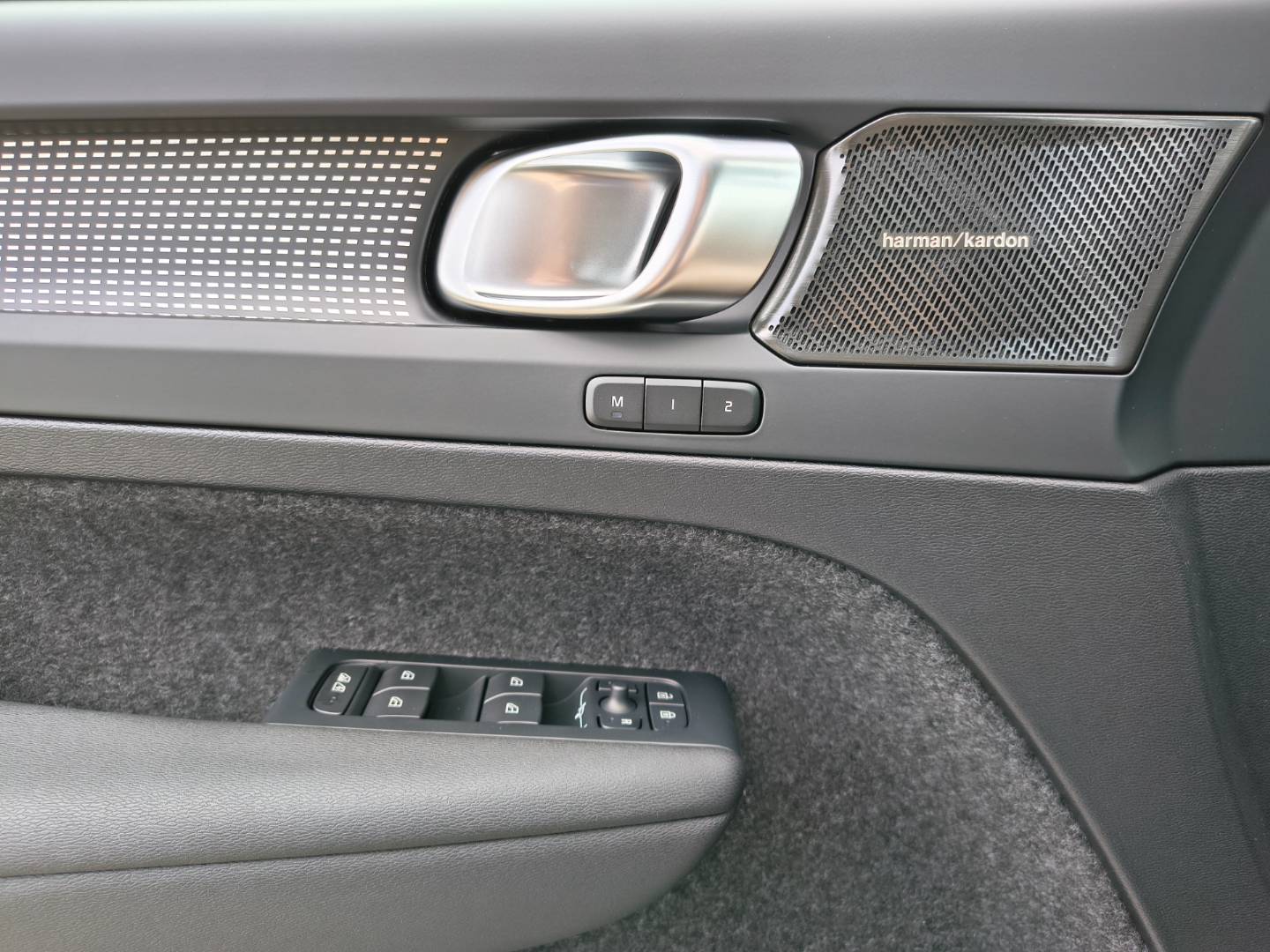 Volvo EX40 ULTRA Twin Motor AWD 4x4 – Obrázok 8