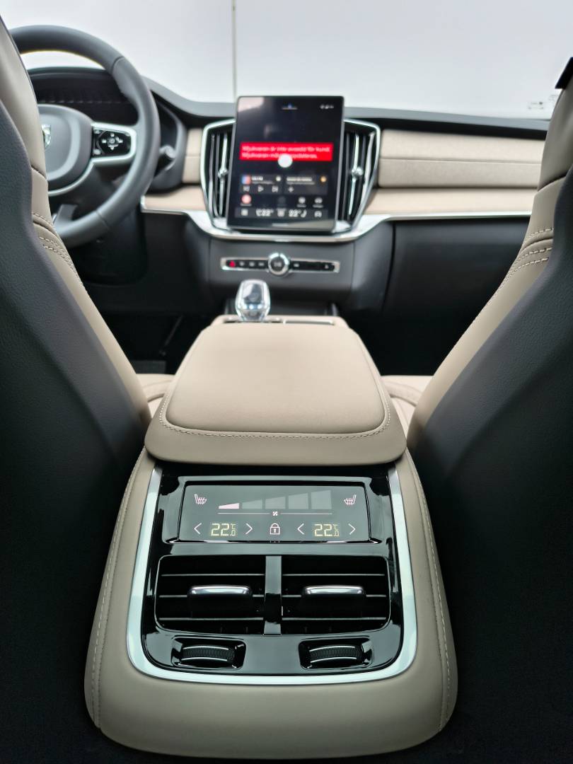 Volvo XC90 T8 Plus Dark AWD – Obrázok 9
