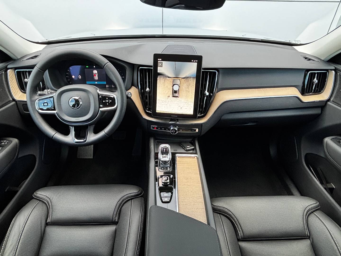 Volvo XC60 2.0 T8 Recharge Plus Dark eAWD A/T – Obrázok 6