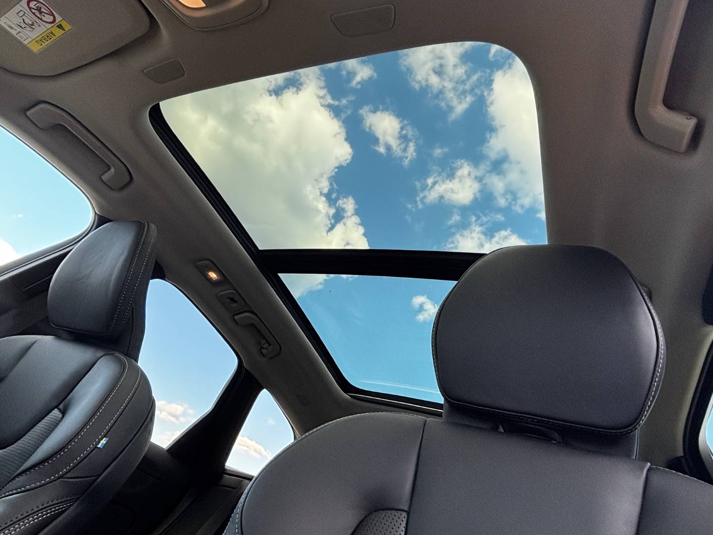 Volvo XC60 2.0 T8 Recharge Plus Dark eAWD A/T – Obrázok 7
