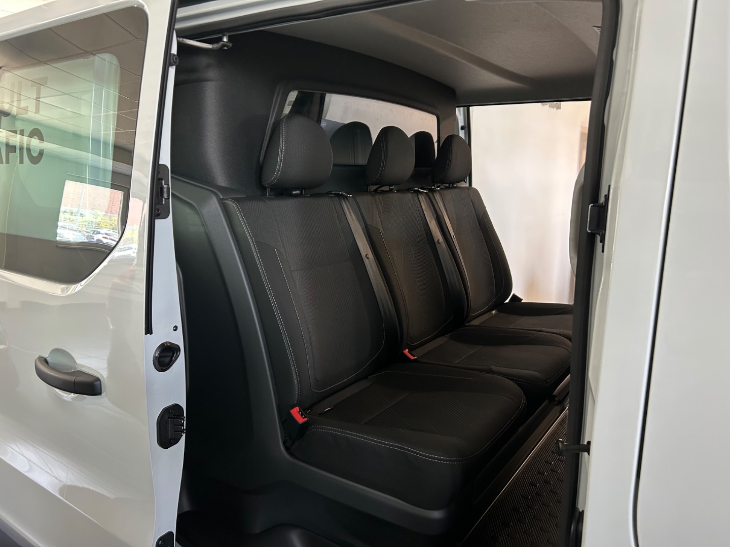 Renault Trafic L2H1P2 dCi 170 EAG9 Extra dvojkabína – Obrázok 10
