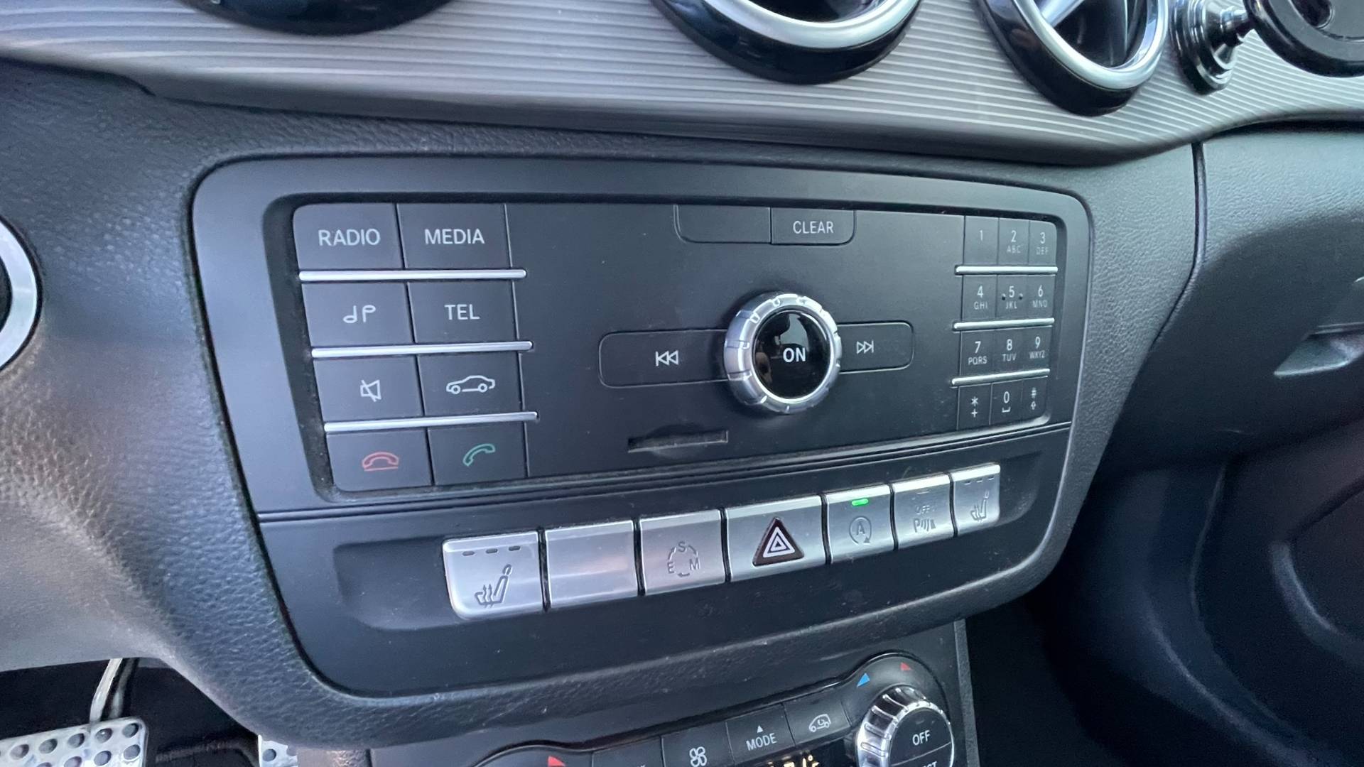 Mercedes-Benz B trieda 200 CDI AT/7, Tempomat, Navi, Kamera, nové v SR – Obrázok 22