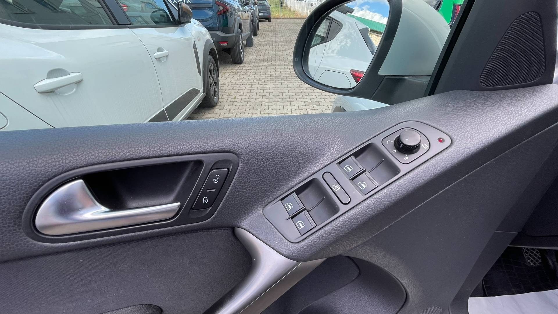 Volkswagen Tiguan 1.4 TSI 4x4 Sport , xenon, kamera, nové v SR – Obrázok 11