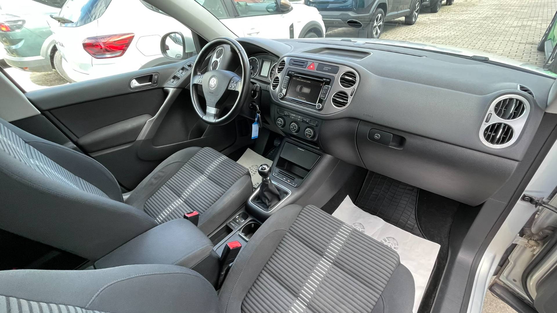 Volkswagen Tiguan 1.4 TSI 4x4 Sport , xenon, kamera, nové v SR – Obrázok 13