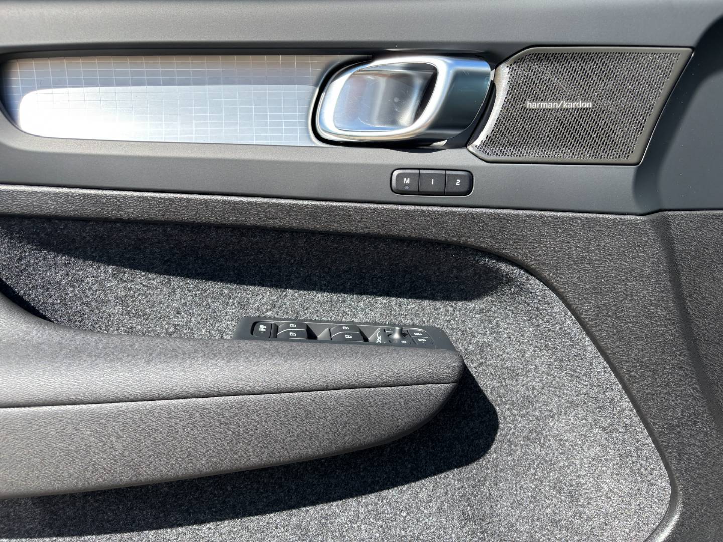 Volvo XC40 2.0 B3 mHEV Plus A/T – Obrázok 5