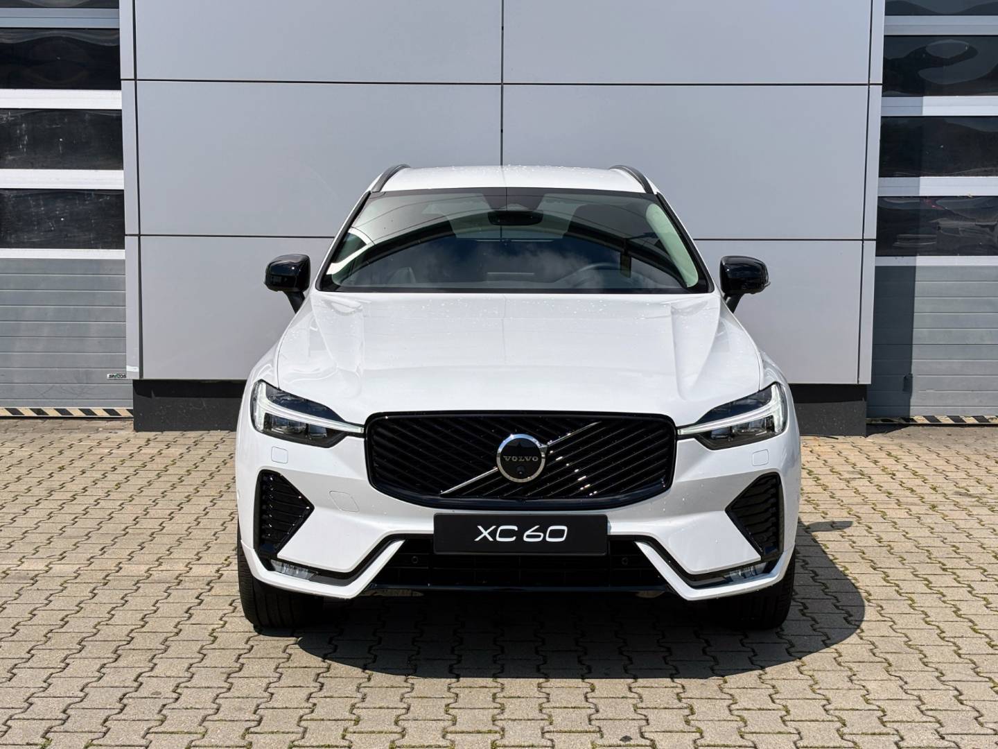 Volvo XC60 2.0 B5 mHEV Plus Dark AWD A/T – Obrázok 2