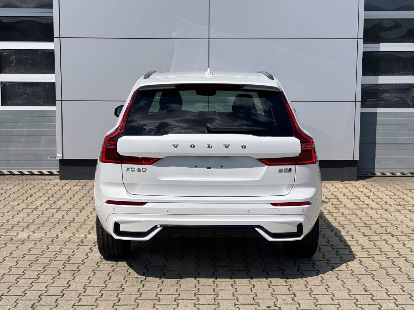 Volvo XC60 2.0 B5 mHEV Plus Dark AWD A/T – Obrázok 4