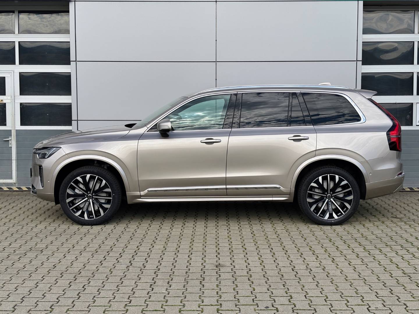 Volvo XC90 B5 AWD PLUS BRIGHT – Obrázok 3