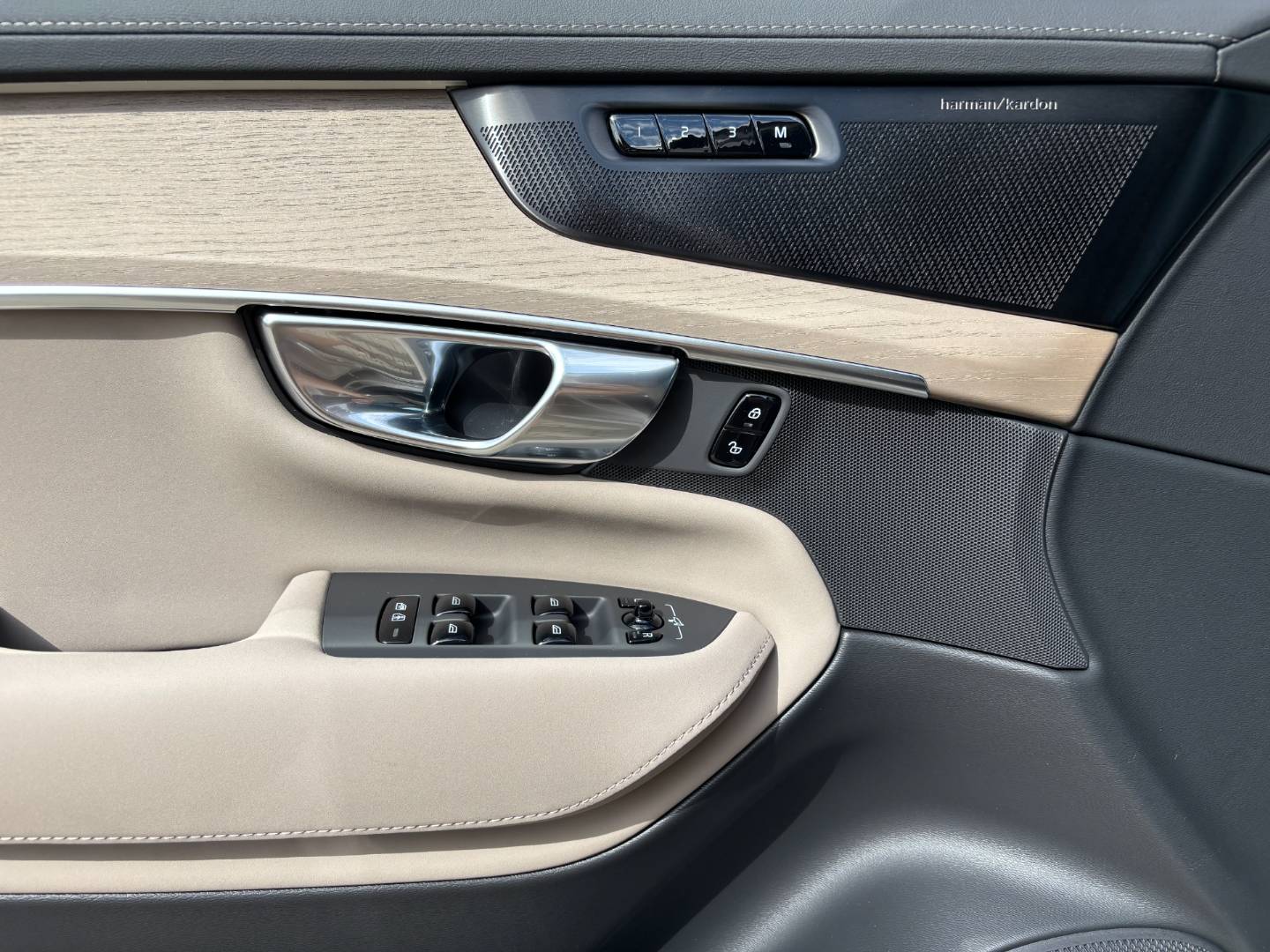 Volvo XC90 B5 AWD PLUS BRIGHT – Obrázok 7