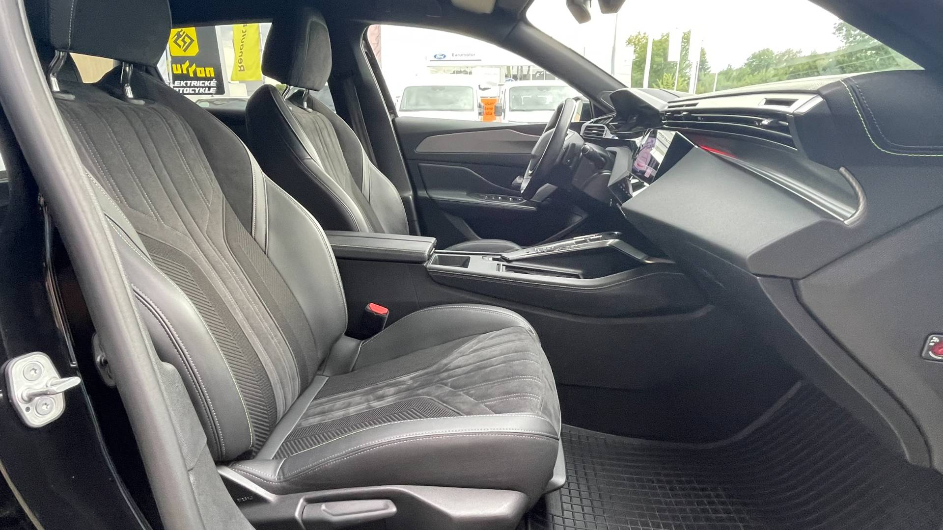 Peugeot 308 Break/SW GT 1.5 Bluehdi SW EAT8 1.majiteľ – Obrázok 14