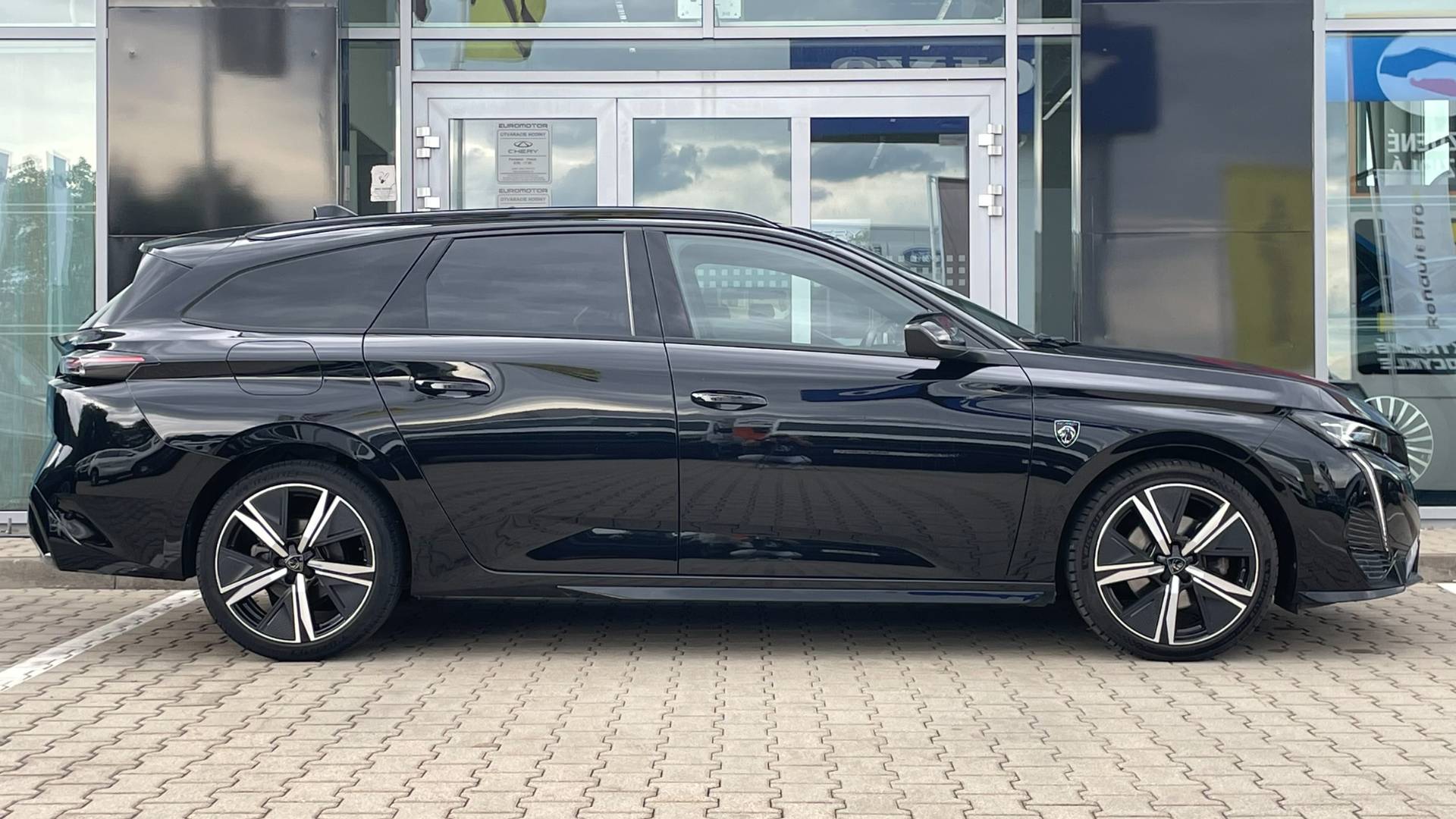 Peugeot 308 Break/SW GT 1.5 Bluehdi SW EAT8 1.majiteľ – Obrázok 7