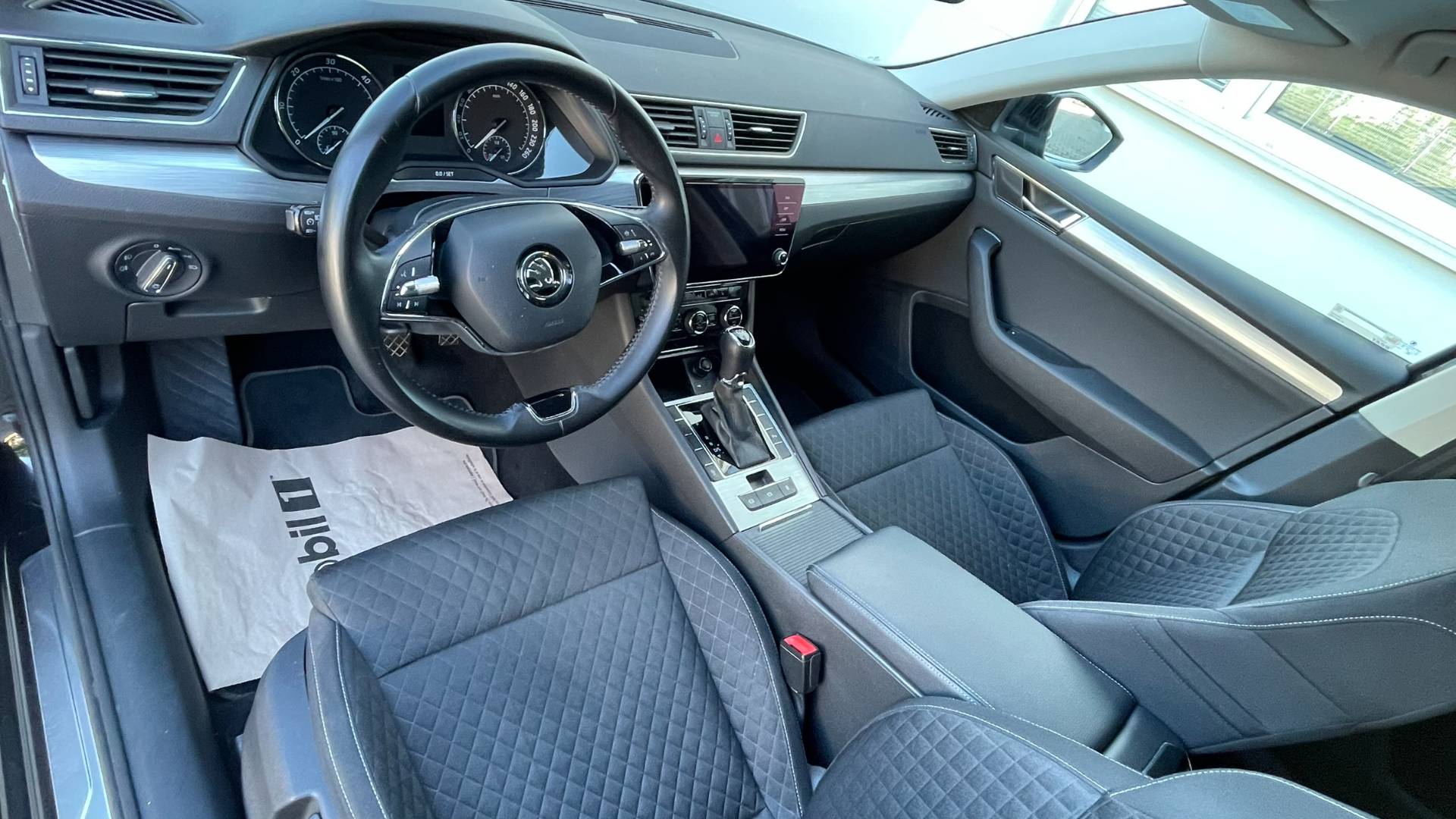 Škoda Superb 2.0TDI Ambition AT/7 1.majiteľ, nové v SR – Obrázok 10