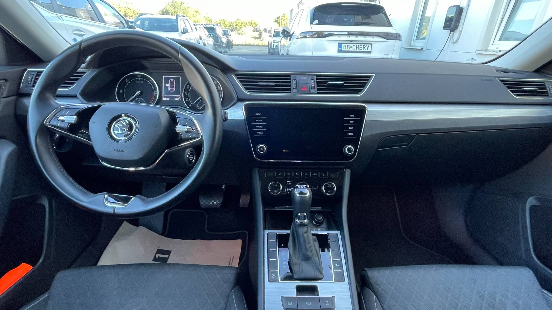Škoda Superb 2.0TDI Ambition AT/7 1.majiteľ, nové v SR – Obrázok 16