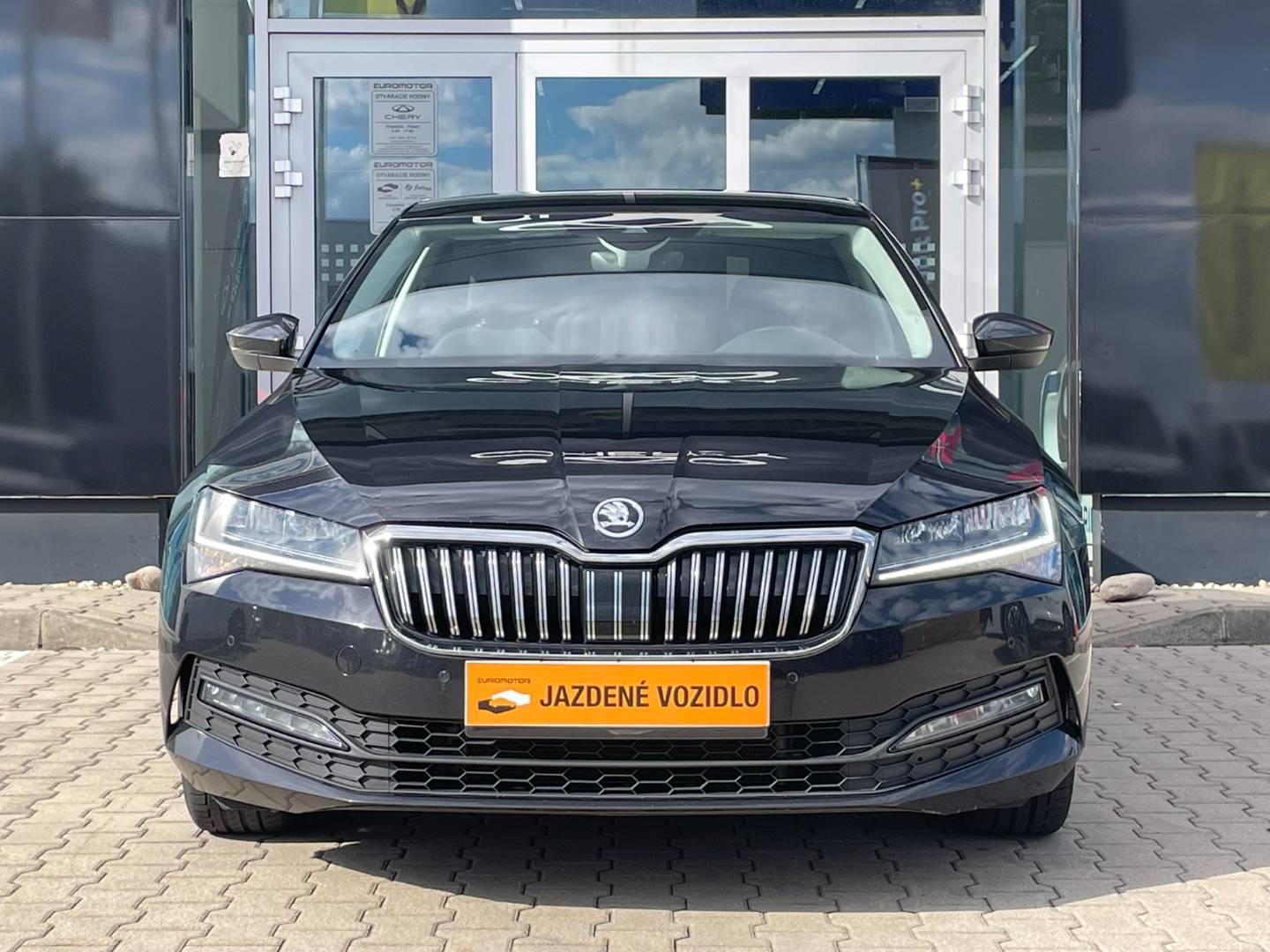 Škoda Superb 2.0TDI Ambition AT/7 1.majiteľ, nové v SR – Obrázok 2