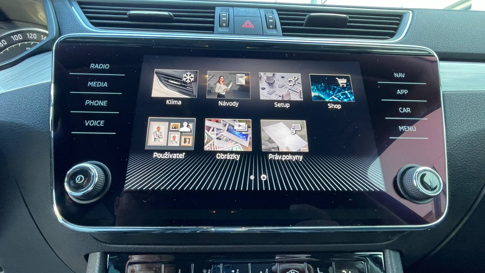 Škoda Superb 2.0TDI Ambition AT/7 1.majiteľ, nové v SR – Obrázok 25