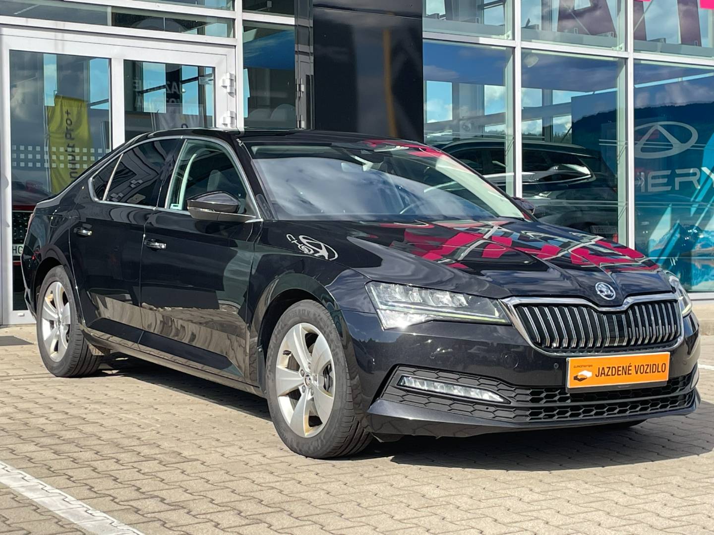 Škoda Superb 2.0TDI Ambition AT/7 1.majiteľ, nové v SR – Obrázok 3