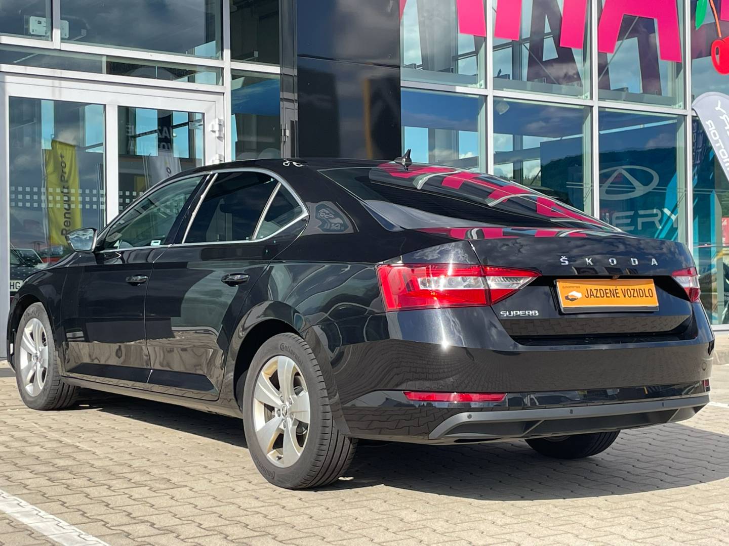 Škoda Superb 2.0TDI Ambition AT/7 1.majiteľ, nové v SR – Obrázok 4