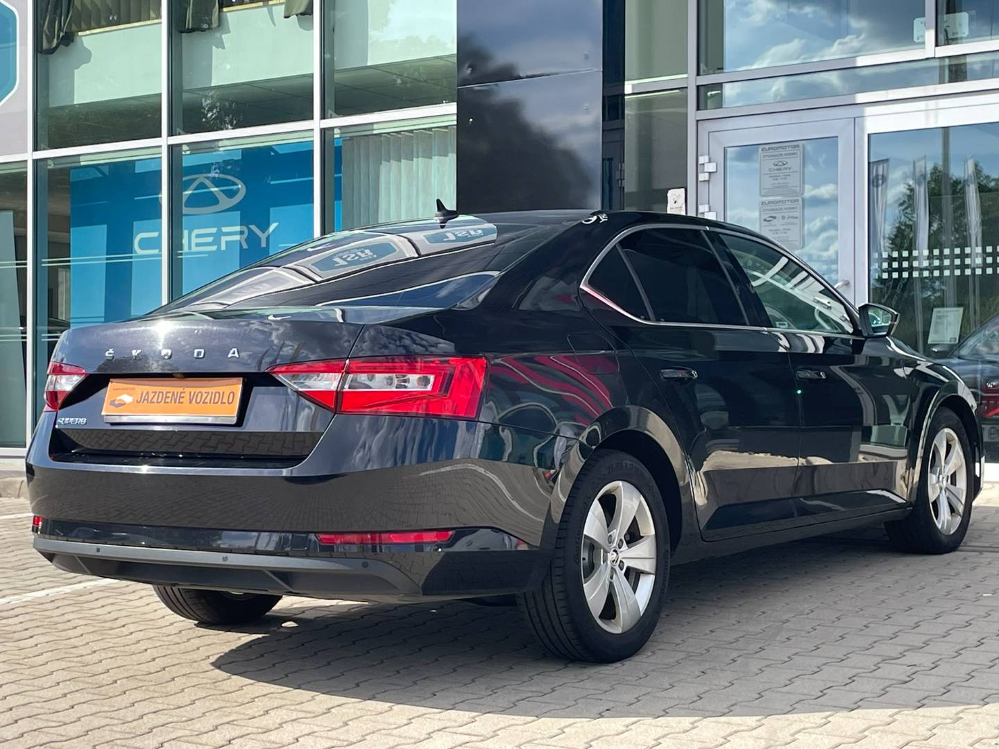 Škoda Superb 2.0TDI Ambition AT/7 1.majiteľ, nové v SR – Obrázok 6
