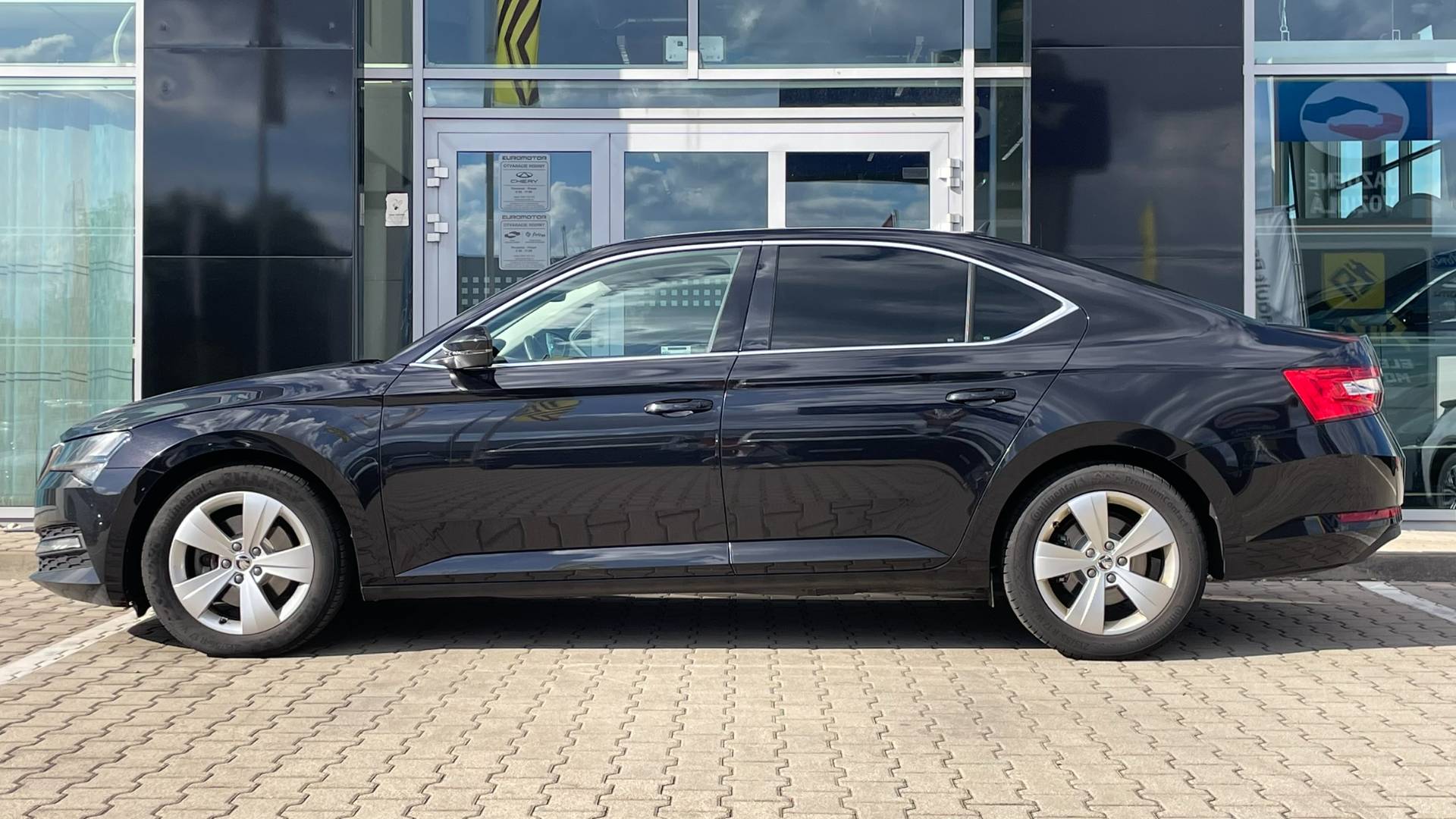 Škoda Superb 2.0TDI Ambition AT/7 1.majiteľ, nové v SR – Obrázok 8