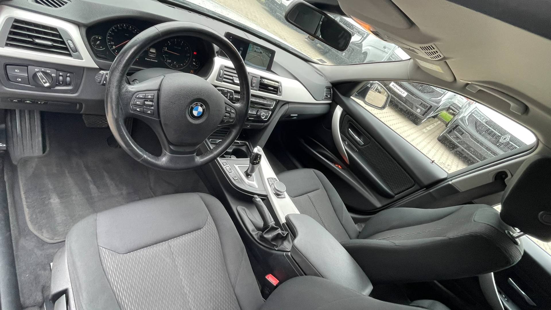 BMW Rad 3 Touring 320i xDrive Advantage A/8, 2019 – Obrázok 11