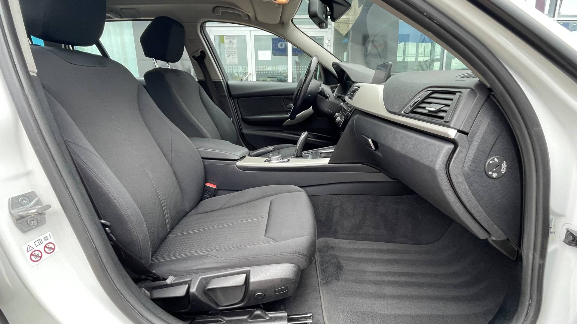 BMW Rad 3 Touring 320i xDrive Advantage A/8, 2019 – Obrázok 12