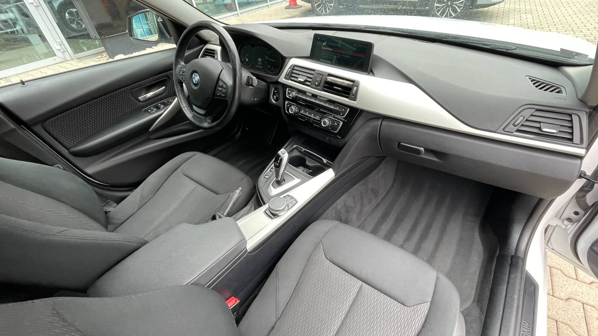 BMW Rad 3 Touring 320i xDrive Advantage A/8, 2019 – Obrázok 13