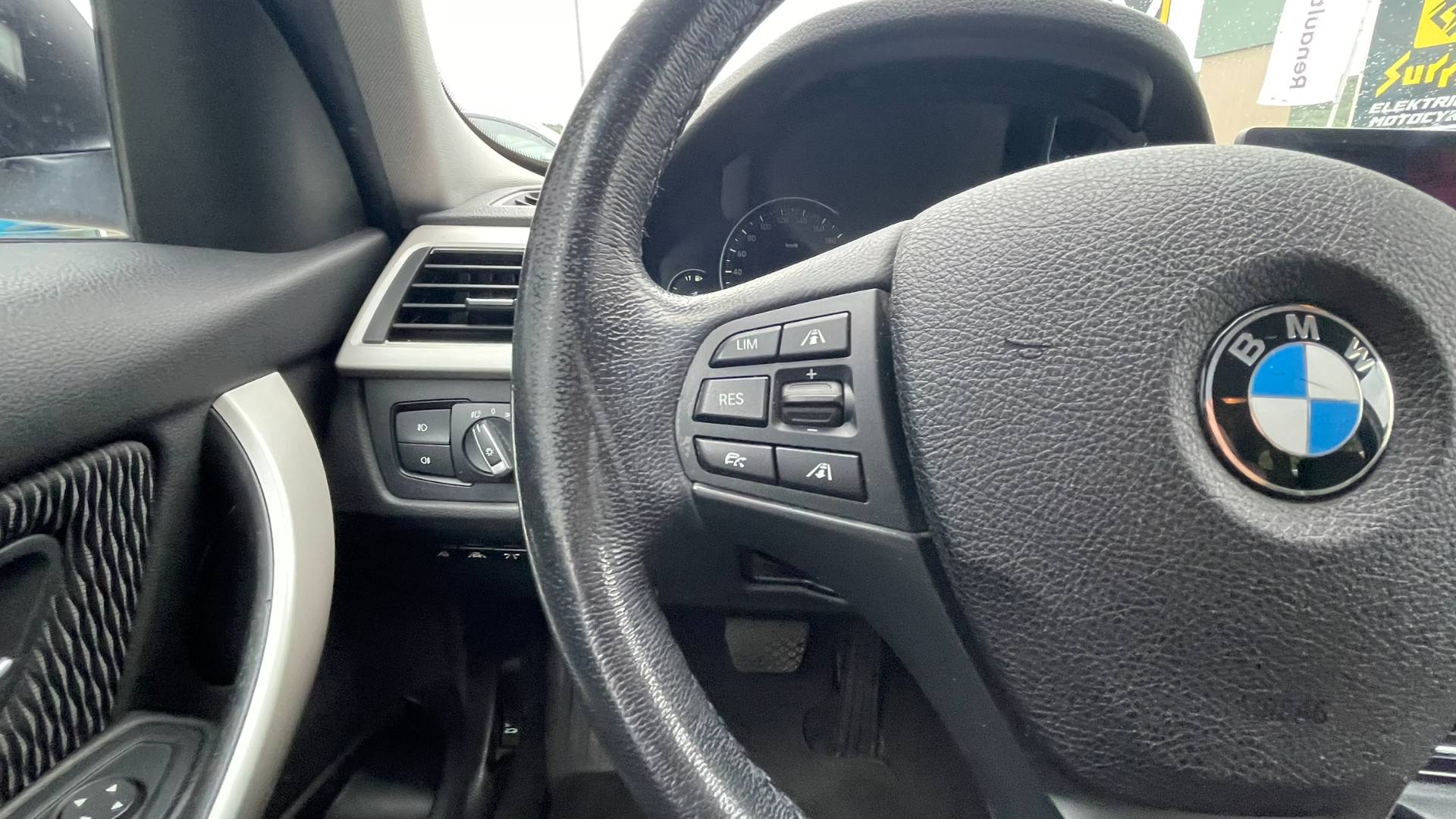 BMW Rad 3 Touring 320i xDrive Advantage A/8, 2019 – Obrázok 19