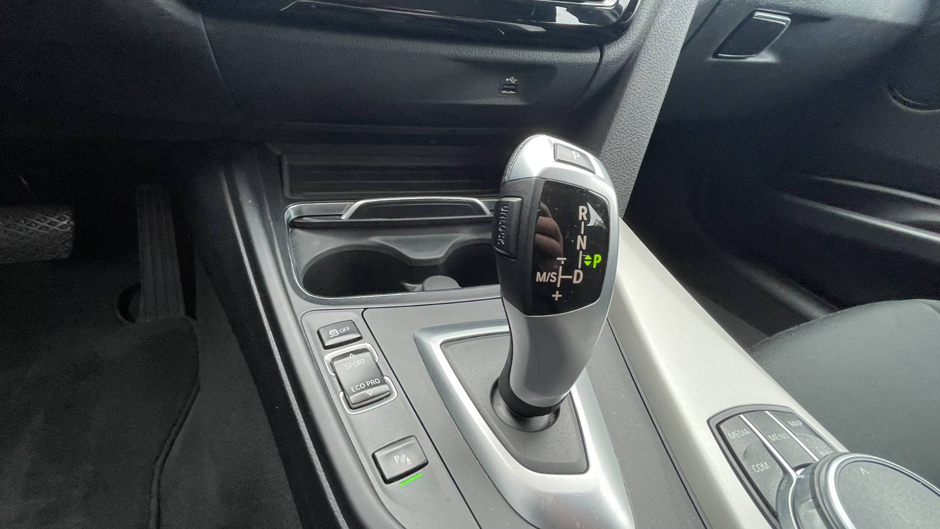 BMW Rad 3 Touring 320i xDrive Advantage A/8, 2019 – Obrázok 20