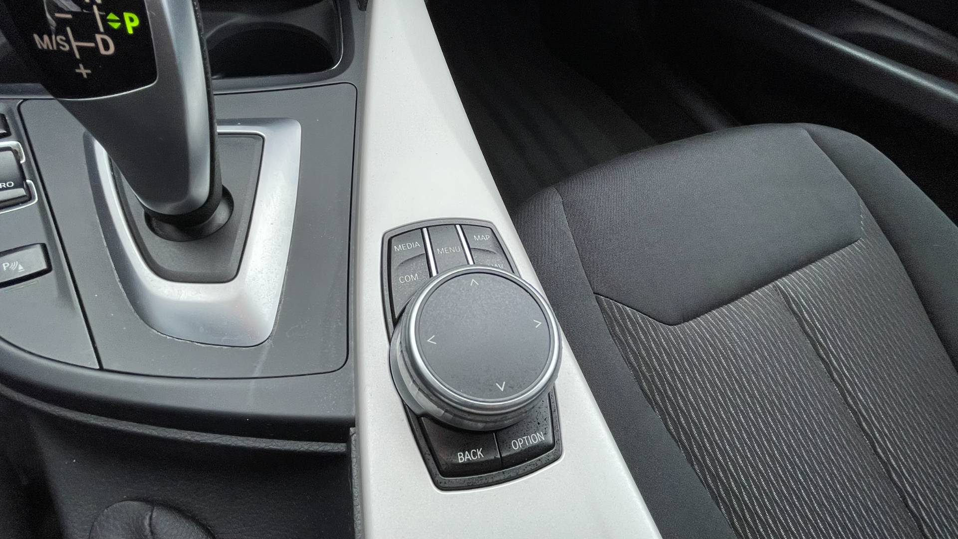 BMW Rad 3 Touring 320i xDrive Advantage A/8, 2019 – Obrázok 21