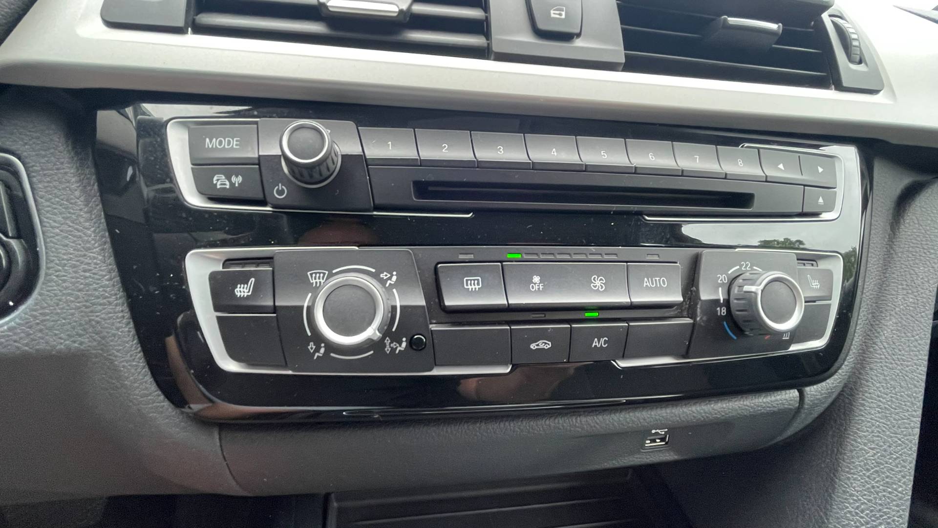 BMW Rad 3 Touring 320i xDrive Advantage A/8, 2019 – Obrázok 25