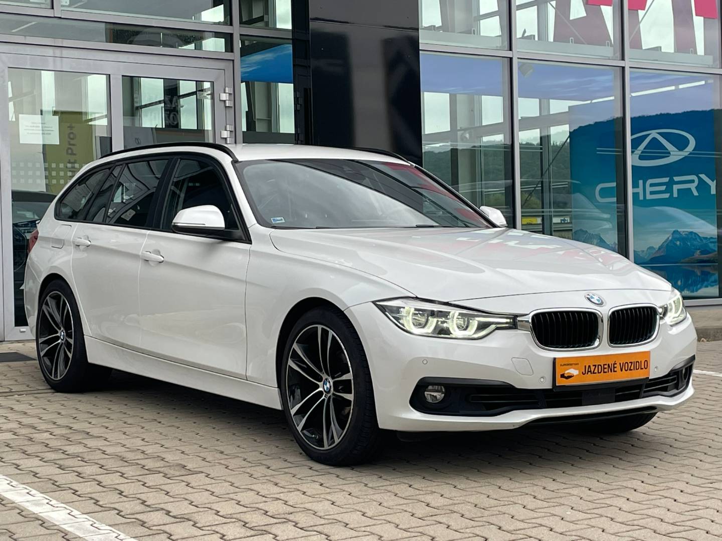 BMW Rad 3 Touring 320i xDrive Advantage A/8, 2019 – Obrázok 3